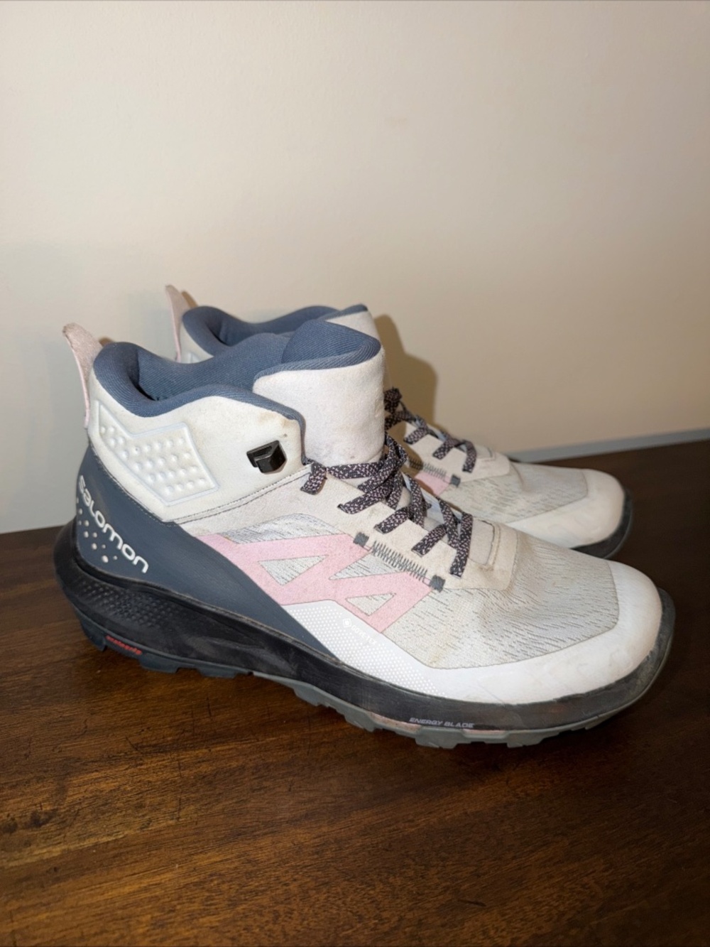 Salomon Gray Black Purple OUTpulse Mid Gore-Tex Hiking Shoes Women’s 9.5